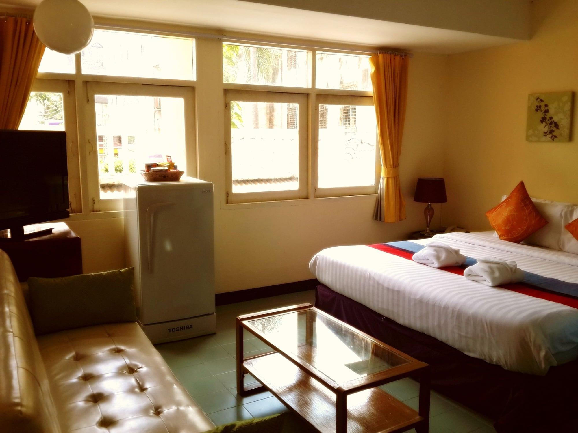 Sawasdee Sukhumvit Inn Bangkok Exterior photo