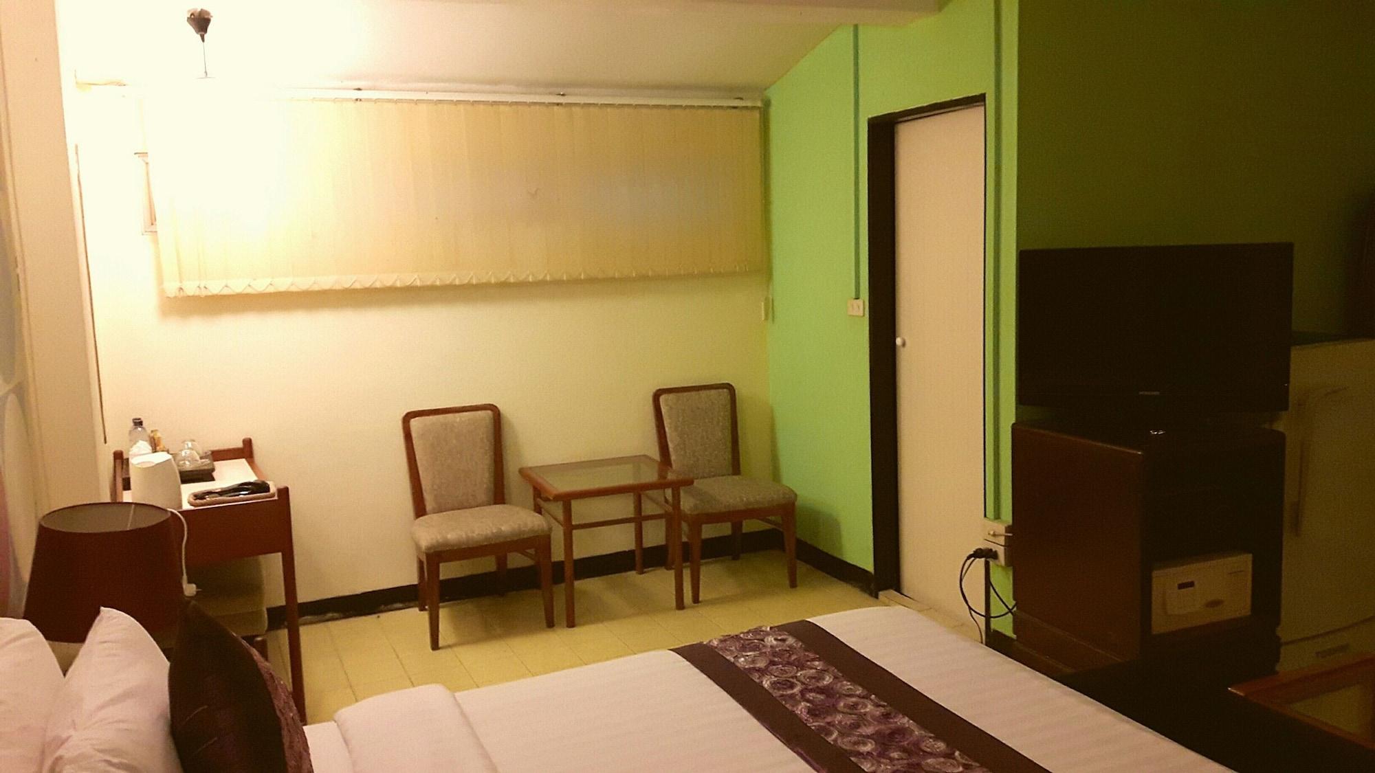 Sawasdee Sukhumvit Inn Bangkok Exterior photo