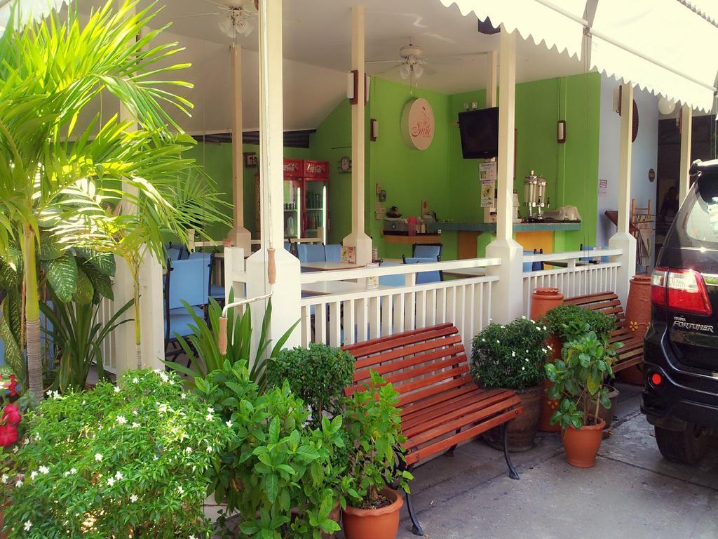 Sawasdee Sukhumvit Inn Bangkok Exterior photo